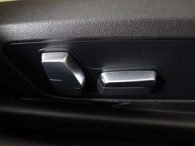 2023 BMW 3 Series 330i xDrive - 23011992 - 35