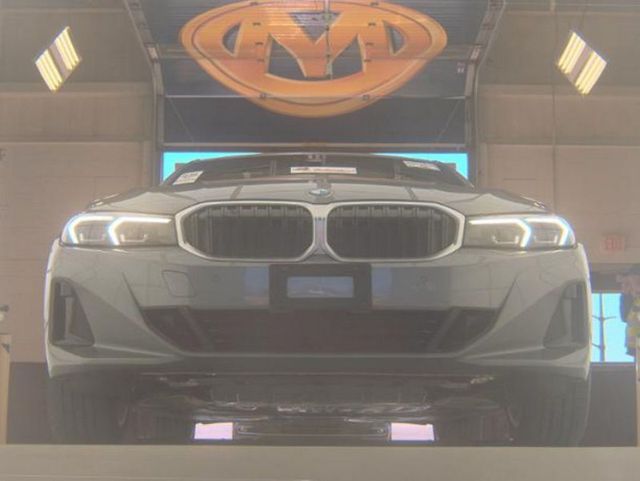 2023 BMW 3 Series 330i xDrive - 23011992 - 3