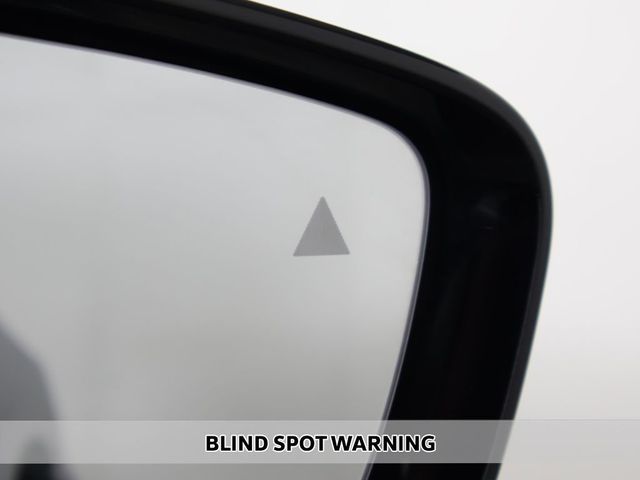 2023 BMW 3 Series 330i xDrive - 23011992 - 4