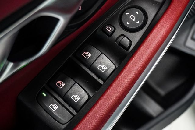 2023 BMW 3 Series 330i xDrive - 22988789 - 25