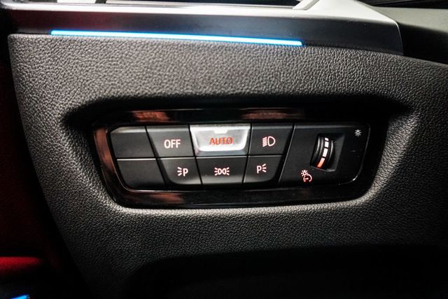 2023 BMW 3 Series 330i xDrive - 22988789 - 26