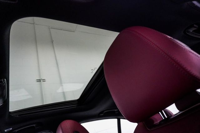 2023 BMW 3 Series 330i xDrive - 22988789 - 7