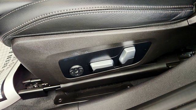 2023 BMW 3 Series 330i xDrive Sedan w/ Premium & Driving Assistance Pkg - 23057818 - 11