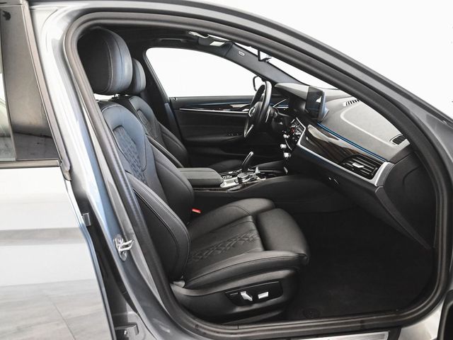 2023 BMW 5 Series 530e iPerformance - 22972464 - 37