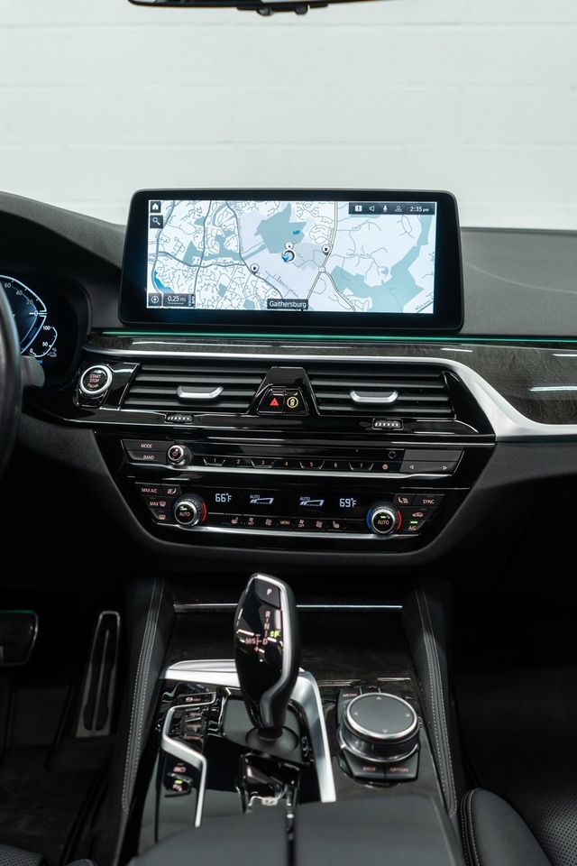 2023 BMW 5 Series 530e xDrive Plug-In Hybrid - 22967991 - 22