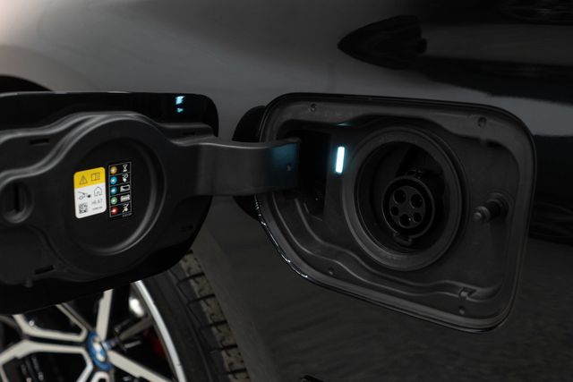 2023 BMW 5 Series 530e xDrive Plug-In Hybrid - 22967991 - 55