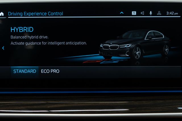 2023 BMW 5 Series 530e xDrive Plug-In Hybrid - 22972880 - 25