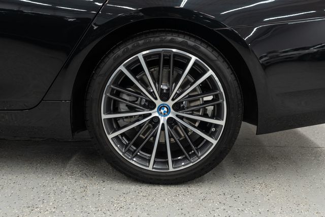 2023 BMW 5 Series 530e xDrive Plug-In Hybrid - 22972880 - 39