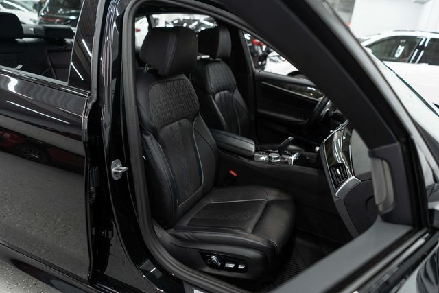 2023 BMW 5 Series 530e xDrive Plug-In Hybrid - 22976218 - 9