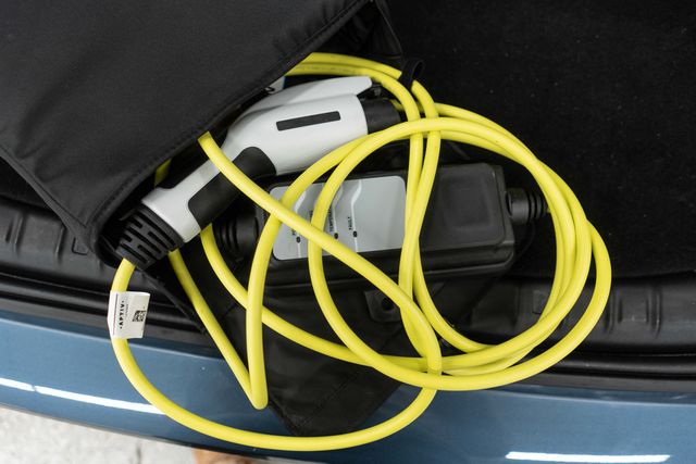 2023 BMW 5 Series 530e xDrive Plug-In Hybrid - 22994282 - 35