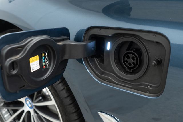 2023 BMW 5 Series 530e xDrive Plug-In Hybrid - 22994282 - 36