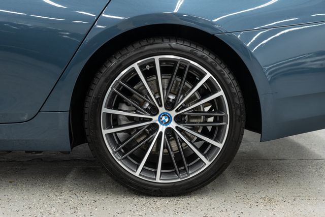 2023 BMW 5 Series 530e xDrive Plug-In Hybrid - 22994282 - 38