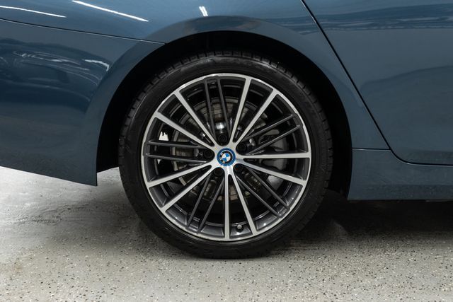 2023 BMW 5 Series 530e xDrive Plug-In Hybrid - 22994282 - 39