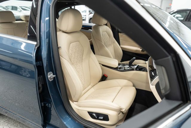 2023 BMW 5 Series 530e xDrive Plug-In Hybrid - 22994282 - 8