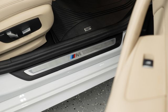 2023 BMW 5 Series 530e xDrive Plug-In Hybrid - 23004688 - 11