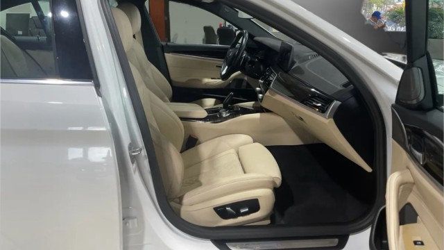 2023 BMW 5 Series 530i - 22987355 - 12