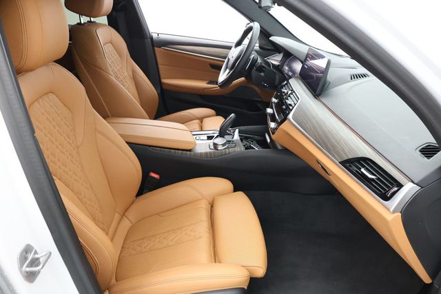 2023 BMW 5 Series 530i Sedan with Premium Package and 19'' Wheels - 22938576 - 20