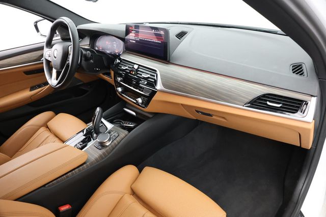 2023 BMW 5 Series 530i Sedan with Premium Package and 19'' Wheels - 22938576 - 21