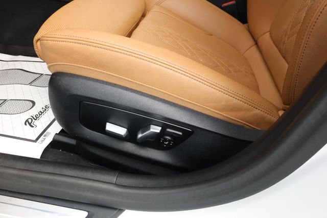 2023 BMW 5 Series 530i Sedan with Premium Package and 19'' Wheels - 22938576 - 7