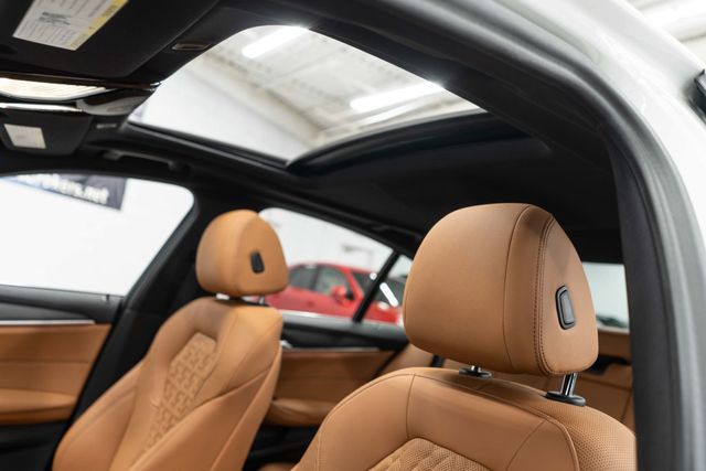 2023 BMW 5 Series 530i xDrive - 22976215 - 9