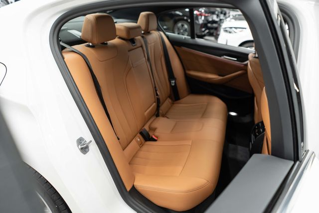 2023 BMW 5 Series 530i xDrive - 22976215 - 10