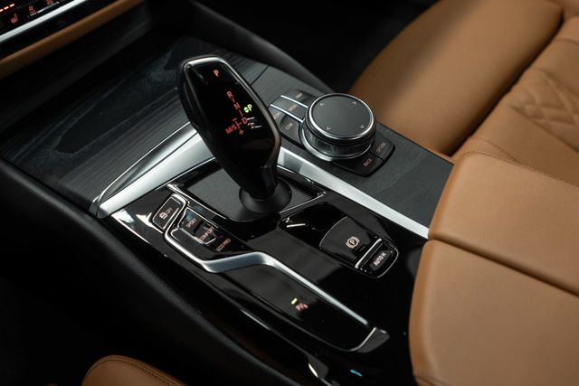 2023 BMW 5 Series 530i xDrive - 22976215 - 14