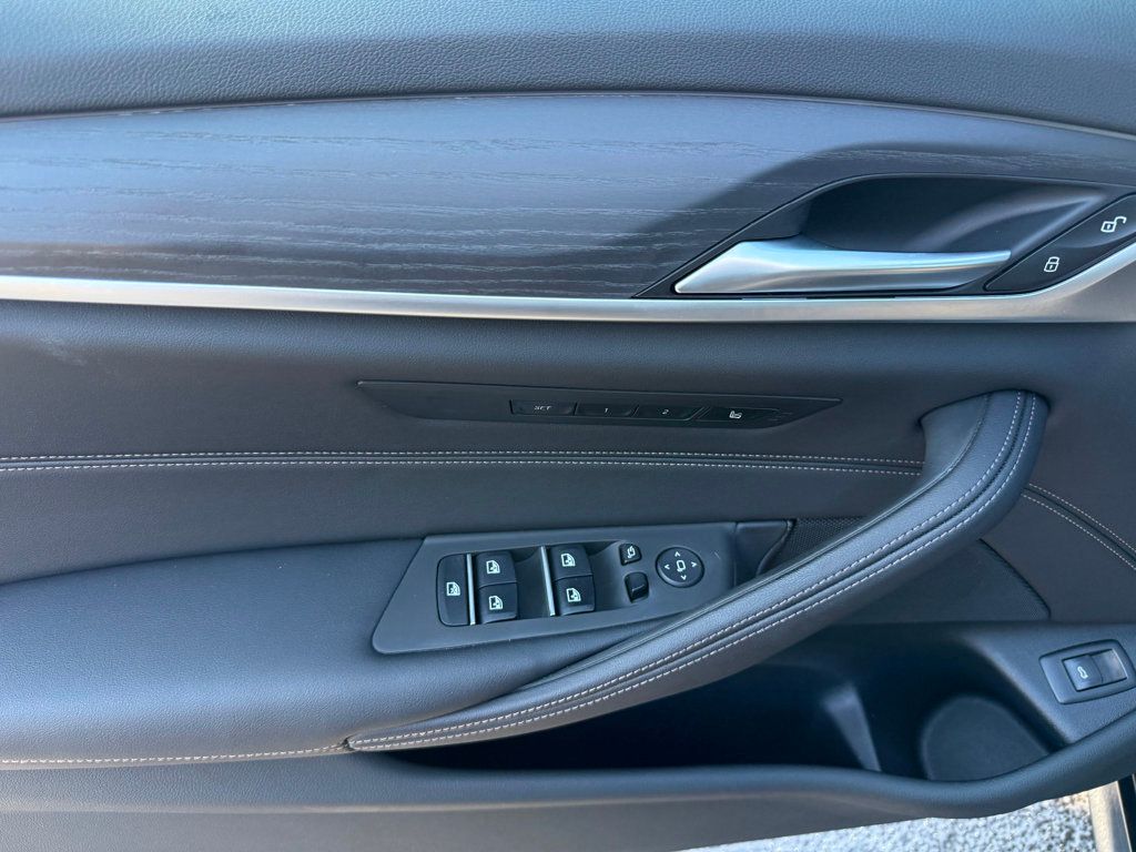 2023 BMW 5 Series 530i xDrive - 22984756 - 23