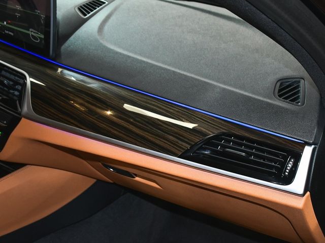 2023 BMW 5 Series 540i xDrive - 22925697 - 76