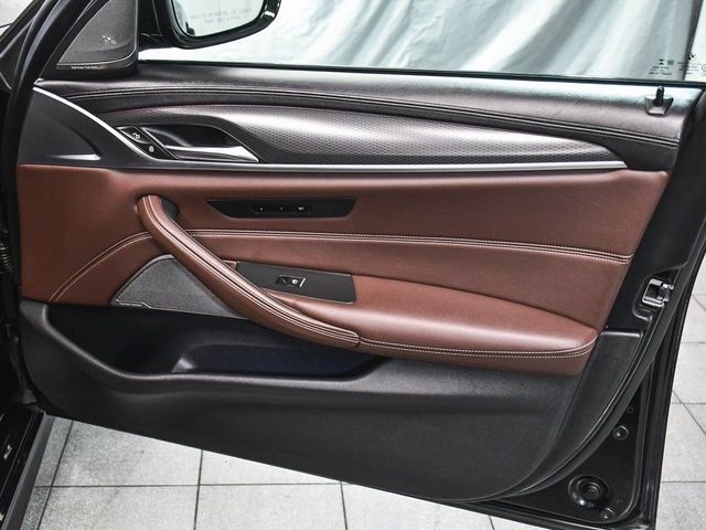 2023 BMW 5 Series M550i xDrive - 22986416 - 17