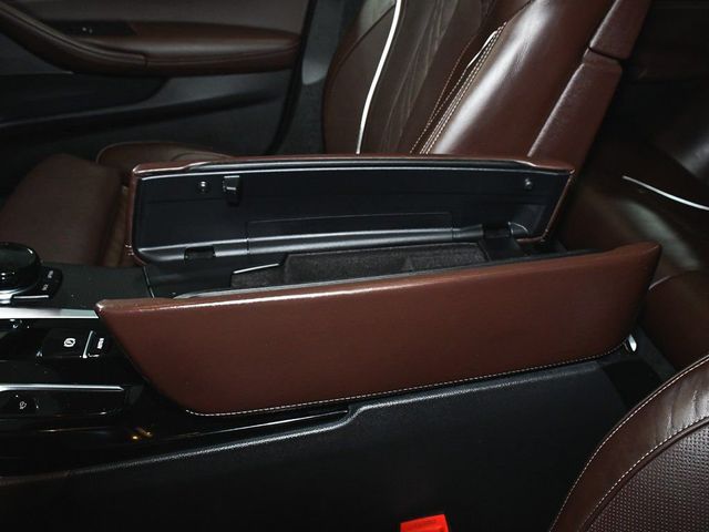 2023 BMW 5 Series M550i xDrive - 22986416 - 55