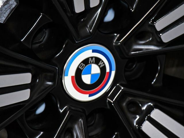 2023 BMW 5 Series M550i xDrive - 22986416 - 92