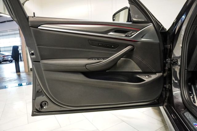 2023 BMW 5 Series M550i xDrive - 23020346 - 22