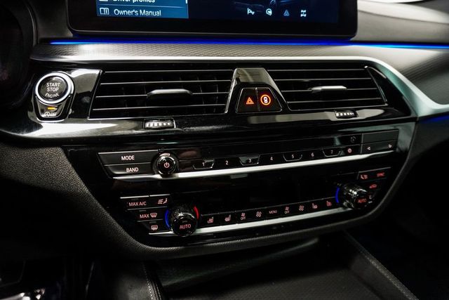 2023 BMW 5 Series M550i xDrive - 23020346 - 28