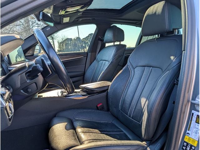 2023 BMW 5 Series M550i xDrive - 22993934 - 14