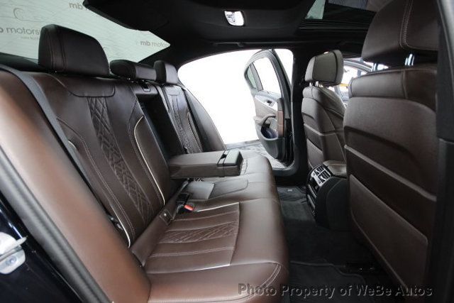 2023 BMW 5 Series M550i xDrive - 23009903 - 40