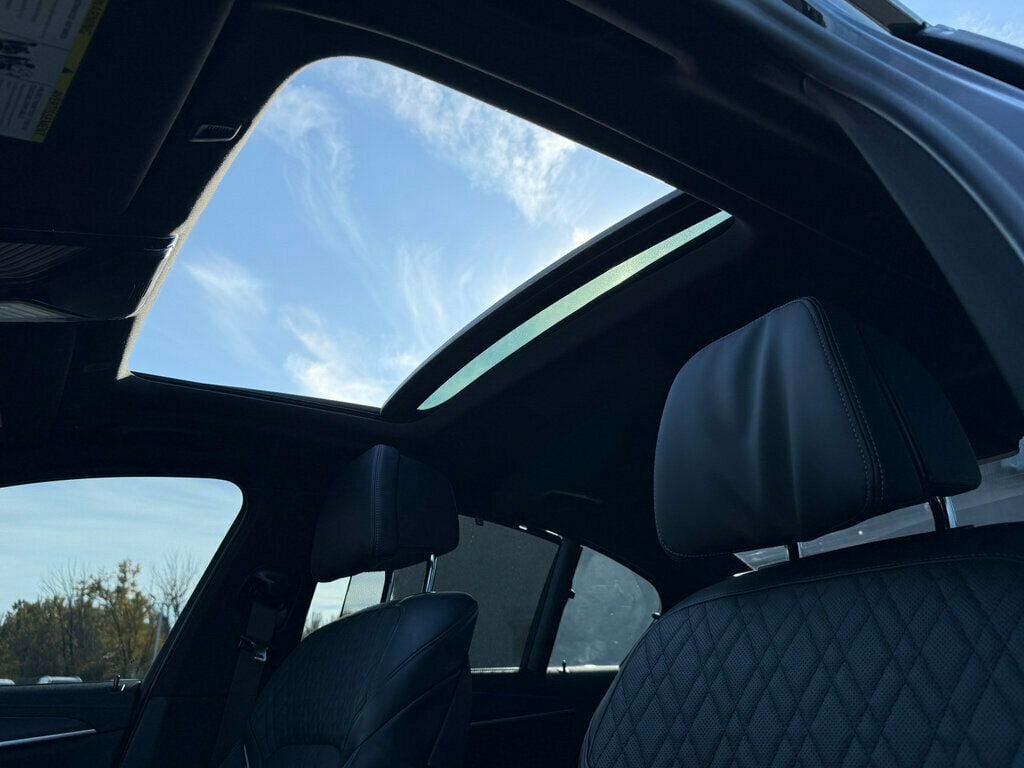 2023 BMW 5 Series M550i xDrive - 23099648 - 4