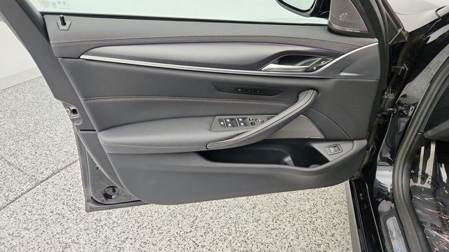 2023 BMW 5 Series M550i xDrive with Head-Up Display and Shadowline Package - 22957043 - 10