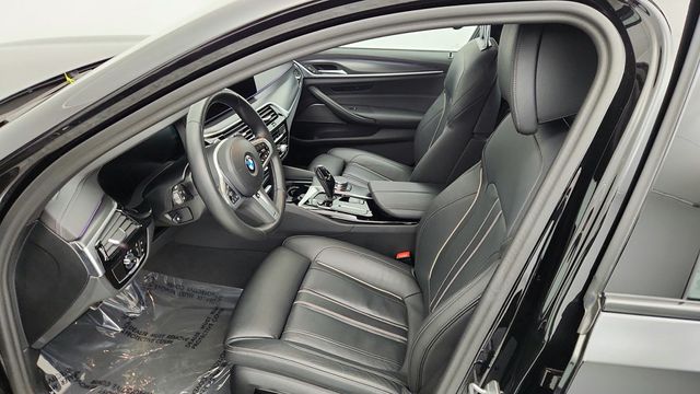2023 BMW 5 Series M550i xDrive with Head-Up Display and Shadowline Package - 22957043 - 20