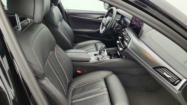 2023 BMW 5 Series M550i xDrive with Head-Up Display and Shadowline Package - 22957043 - 24