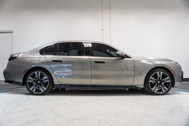 2023 BMW 7 Series 740i - 23064573 - 32