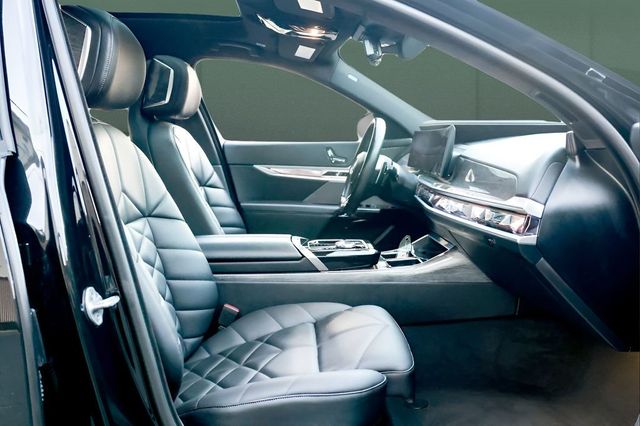 2023 BMW 7 Series 740i - 23009376 - 22