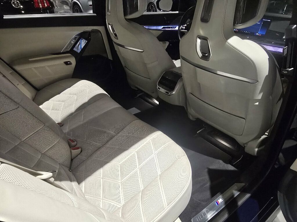 2023 BMW 7 Series 740i/MSport/ActiveDriveAssistPro/AdaptiveCruise/Bowers&Wilkins - 23075477 - 24