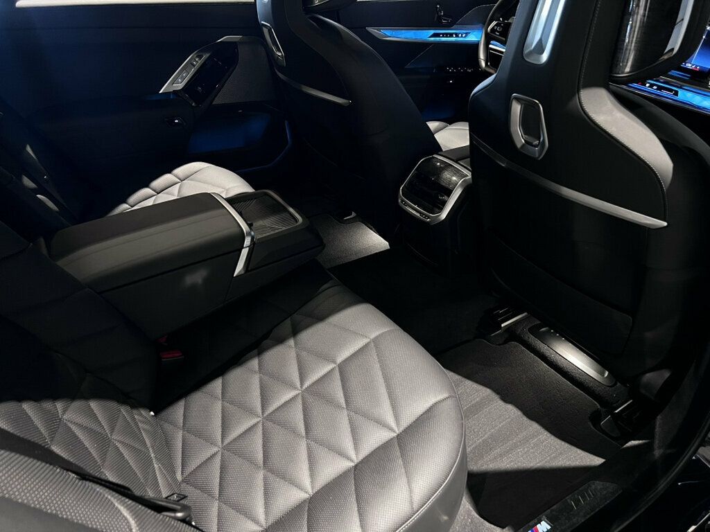 2023 BMW 7 Series 740i/MSportPkgPro/HtdSeats1st&2ndRow/SkyLounge/Bower&Wilkins - 23075478 - 18