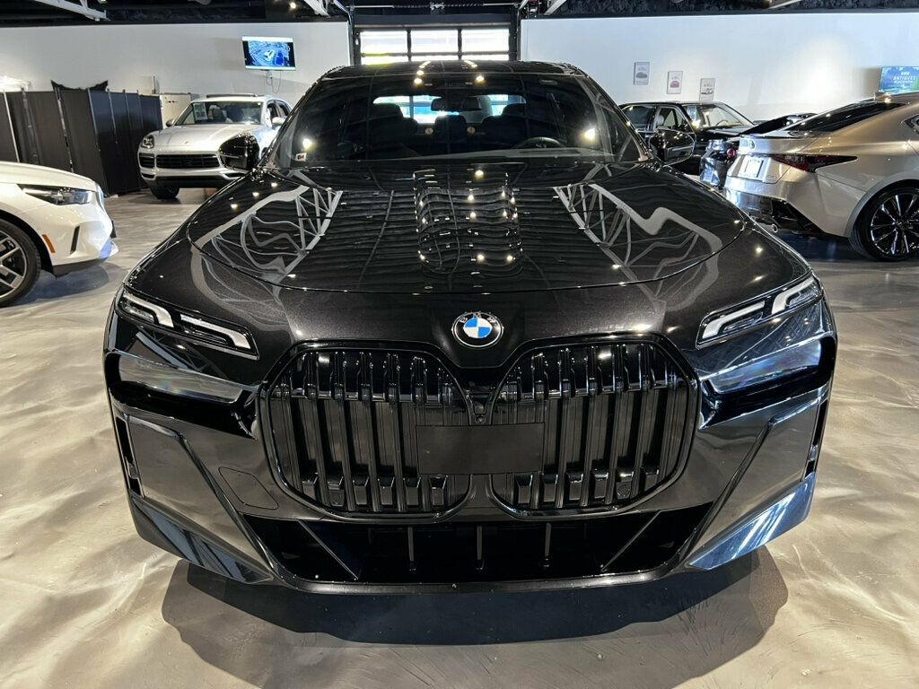 2023 BMW 7 Series 740i/MSportPkgPro/HtdSeats1st&2ndRow/SkyLounge/Bower&Wilkins - 23075478 - 1