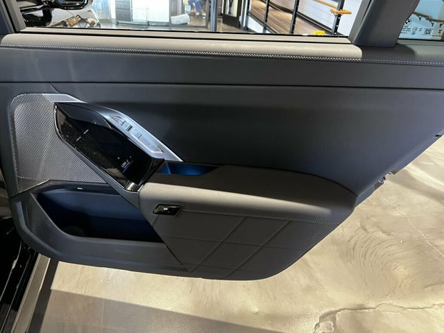 2023 BMW 7 Series 740i/MSportPkgPro/HtdSeats1st&2ndRow/SkyLounge/Bower&Wilkins - 23075478 - 19