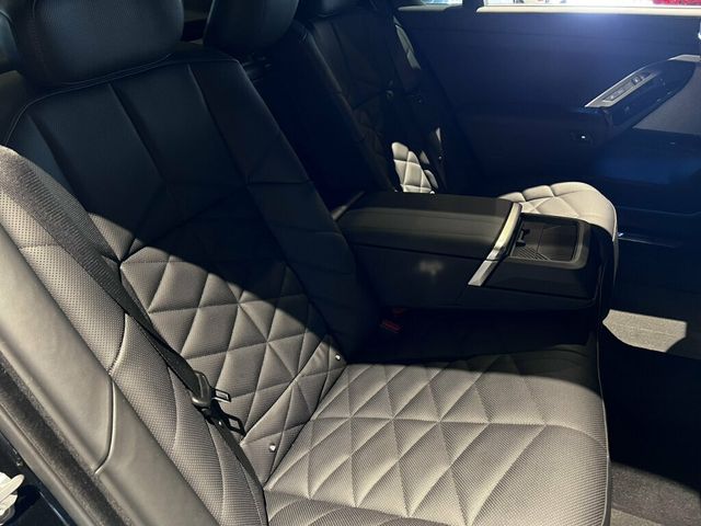 2023 BMW 7 Series 740i/MSportPkgPro/HtdSeats1st&2ndRow/SkyLounge/Bower&Wilkins - 23075478 - 22