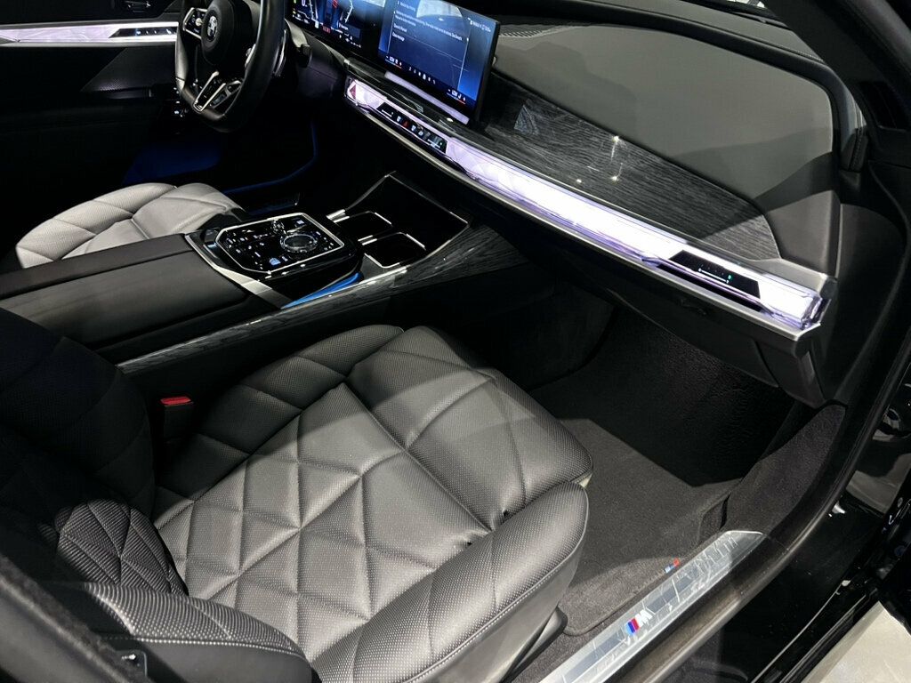 2023 BMW 7 Series 740i/MSportPkgPro/HtdSeats1st&2ndRow/SkyLounge/Bower&Wilkins - 23075478 - 24