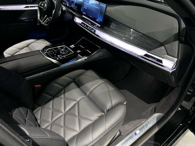 2023 BMW 7 Series 740i/MSportPkgPro/HtdSeats1st&2ndRow/SkyLounge/Bower&Wilkins - 23075478 - 24