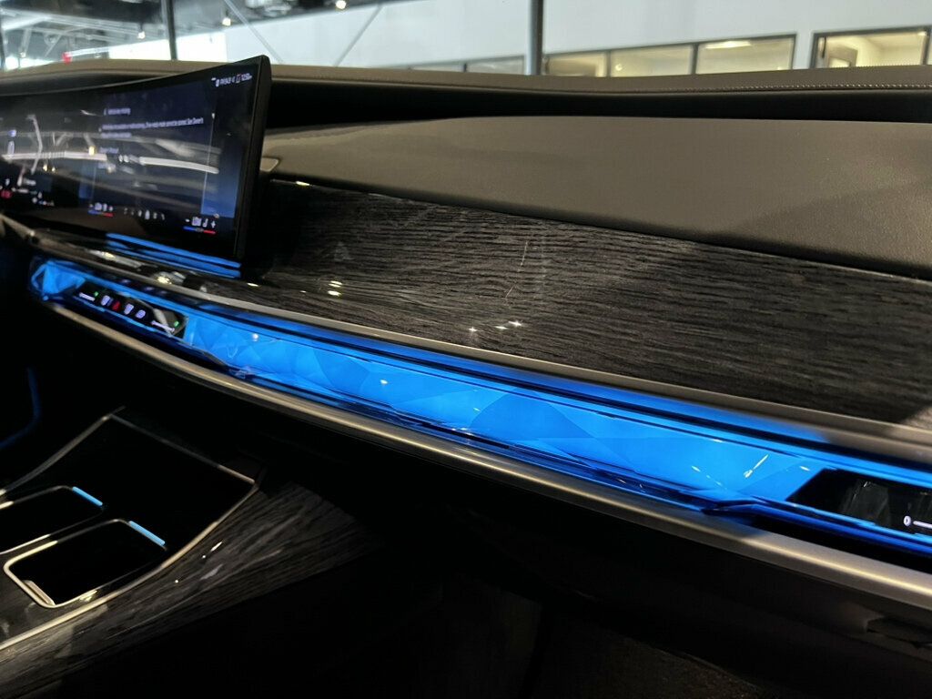 2023 BMW 7 Series 740i/MSportPkgPro/HtdSeats1st&2ndRow/SkyLounge/Bower&Wilkins - 23075478 - 28