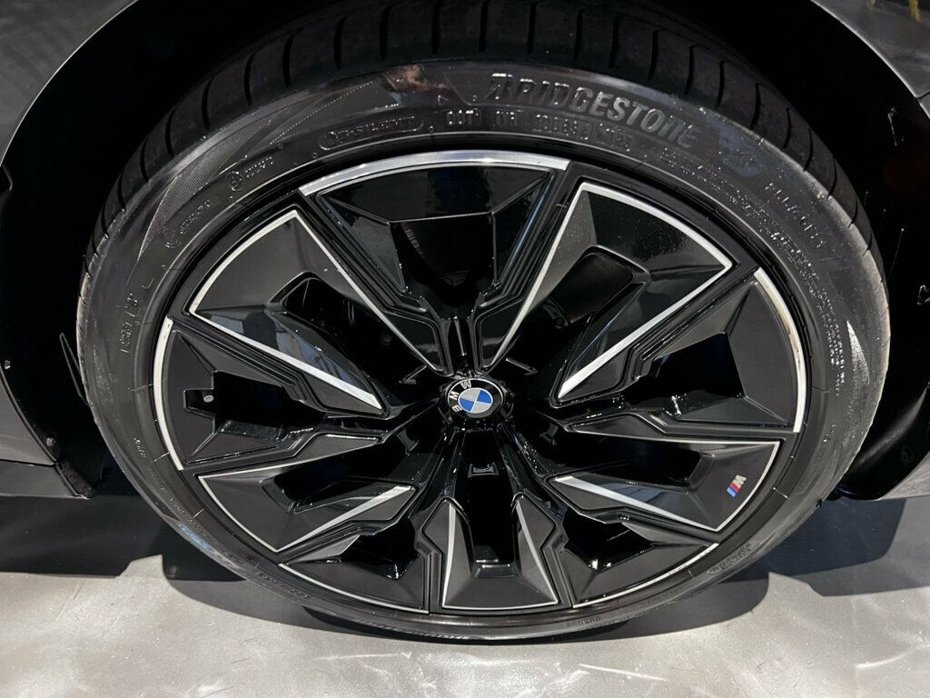 2023 BMW 7 Series 740i/MSportPkgPro/HtdSeats1st&2ndRow/SkyLounge/Bower&Wilkins - 23075478 - 30
